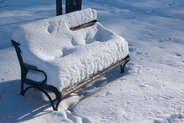 Скамейка зимой