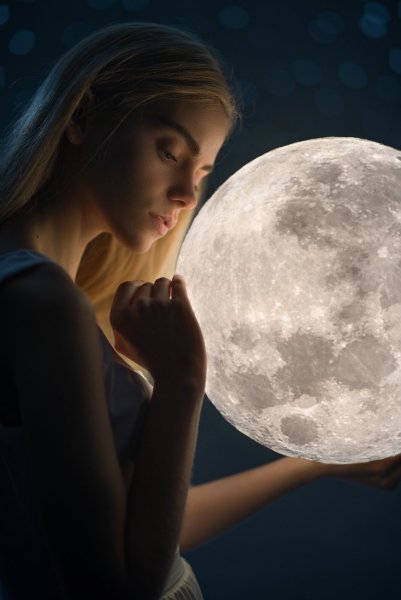 Лунная девушка
