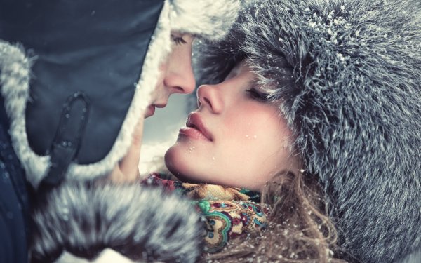 Парень и девушка зима