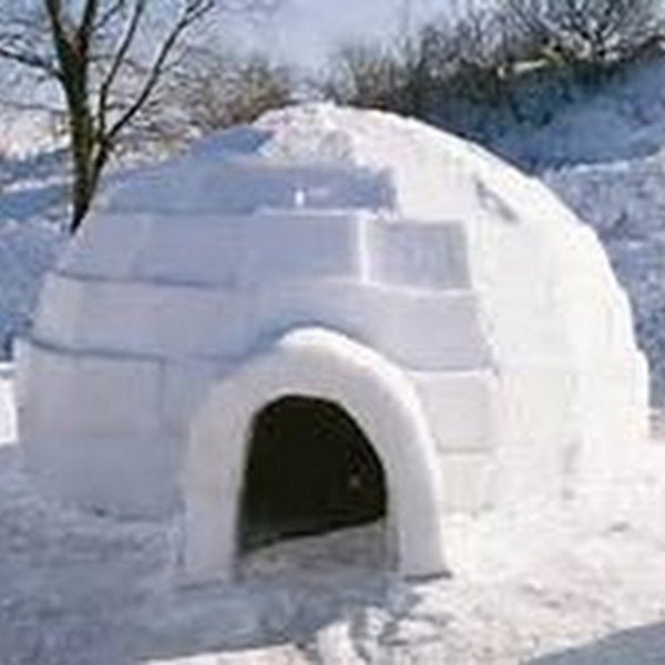 Снежный домик из снега