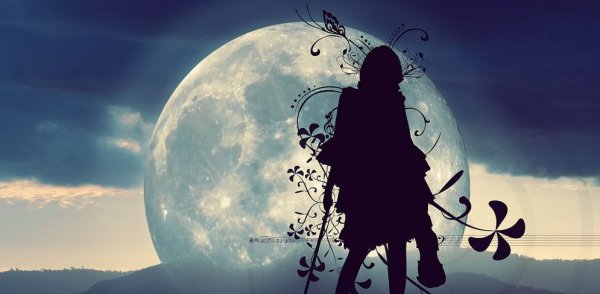 Силуэт на фоне Луны