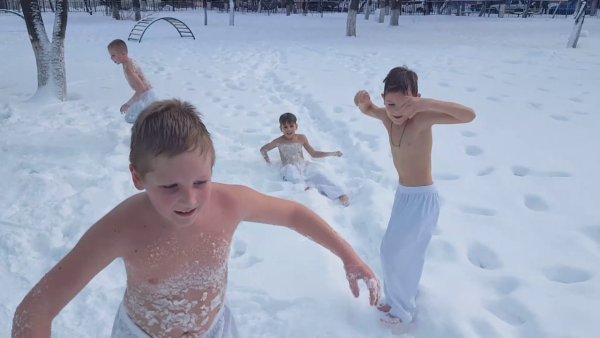 Купание в снегу