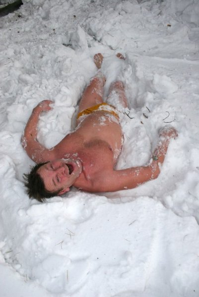 Купание в снегу