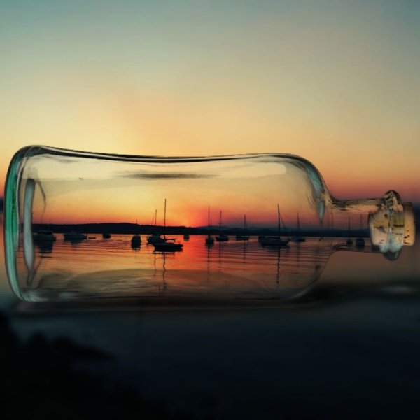 Отражение в бутылке