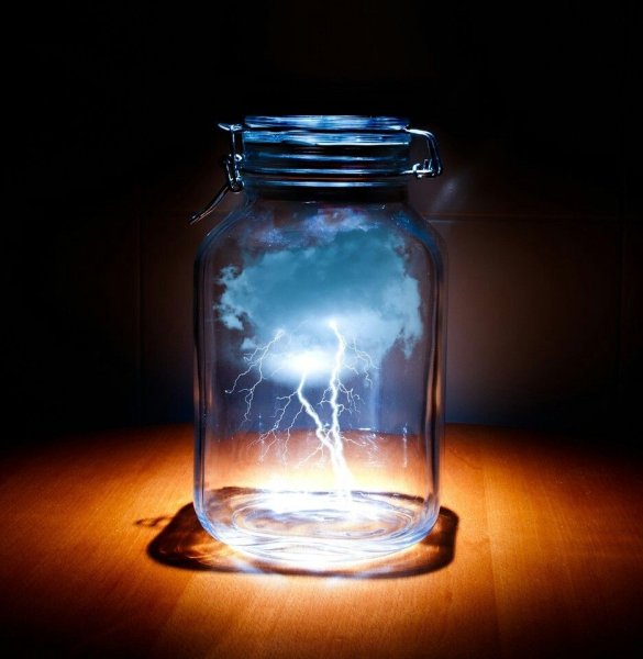 Молния в банке