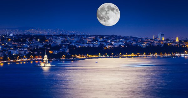 Луна в Турции