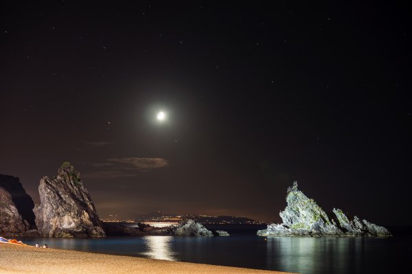 Ночь море скалы