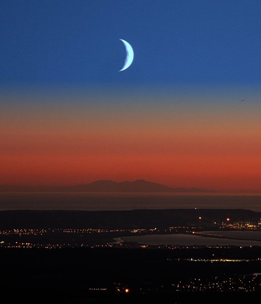 Месяц на небе