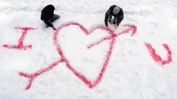 В Пермском крае на двух девочек с крыши здания рухнул снег
