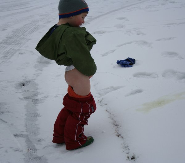 Мальчик пописал