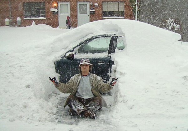 Машина в сугробе прикол