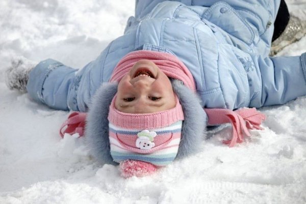 Младенец в сугробе