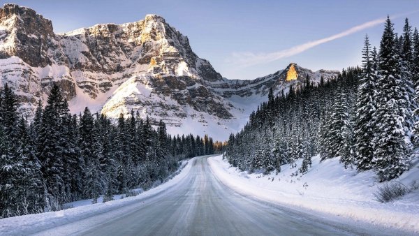 Красивые снежные горы