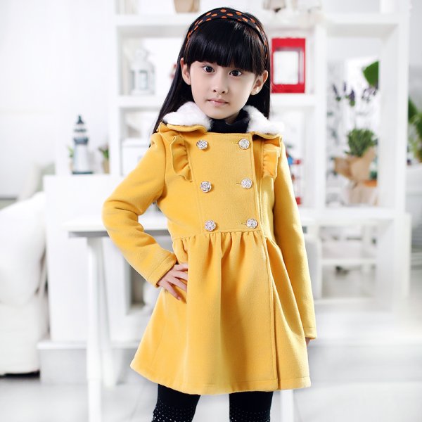 Стильное пальто для девочки