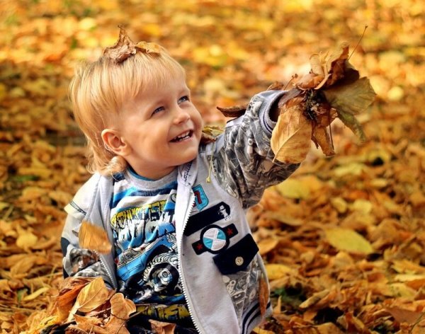 Осень весело дети