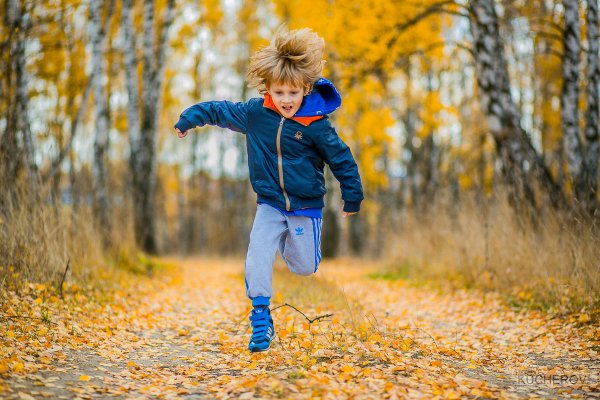 Мальчик осень