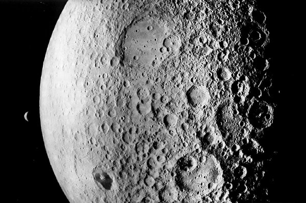 Обратная сторона Луны