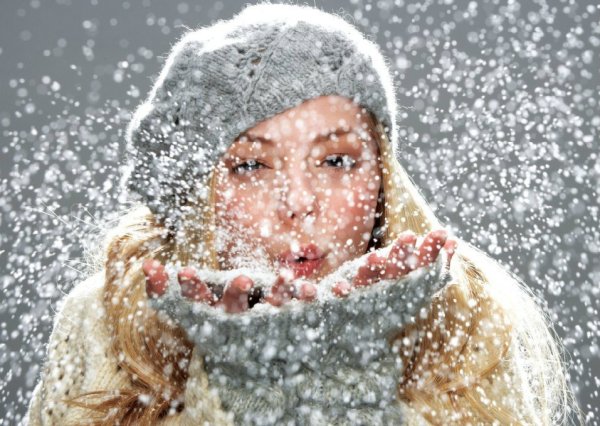 Тихо падает снег