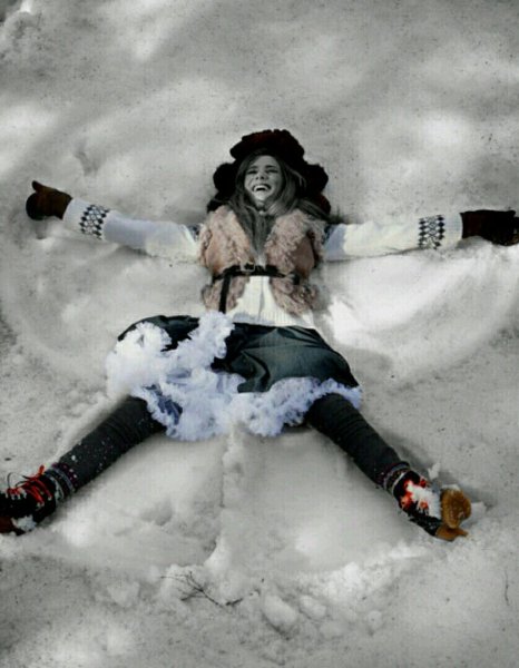 Женщина в сугробе