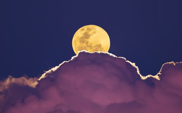 Луна на небе