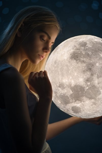 Полная Луна девушка
