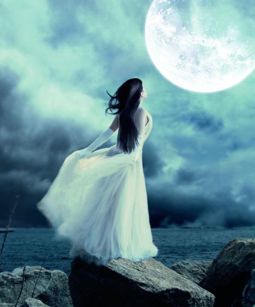 Девочка под луной