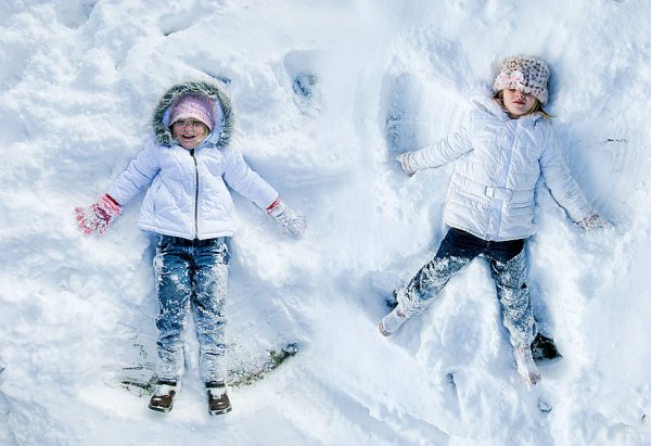 Дети в снегу