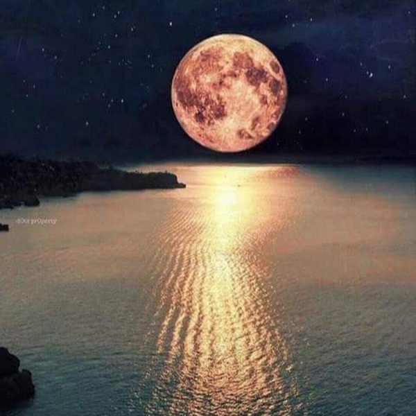 Красивая Луна