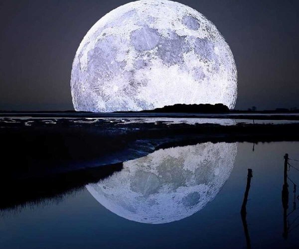 Огромная Луна