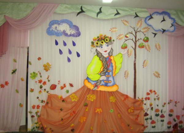 Осеннее украшение зала в детском саду