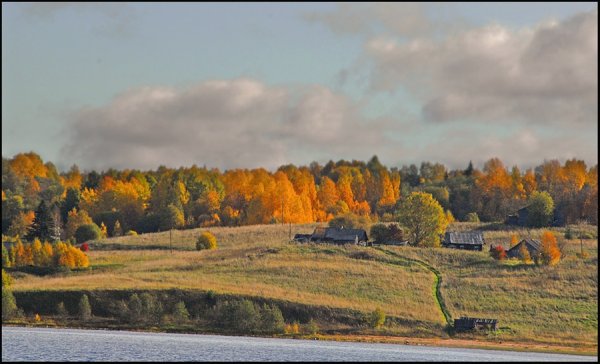 Деревня Островно осенью