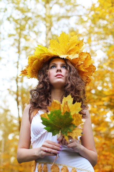 Женщина осенью