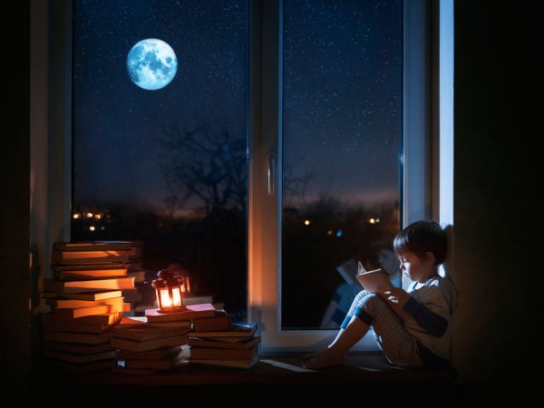 Подоконник ночью