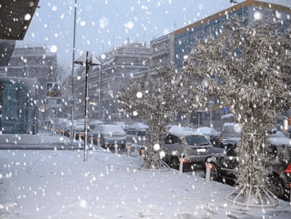 Снегопад в городе гиф