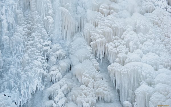 Заледеневший снег