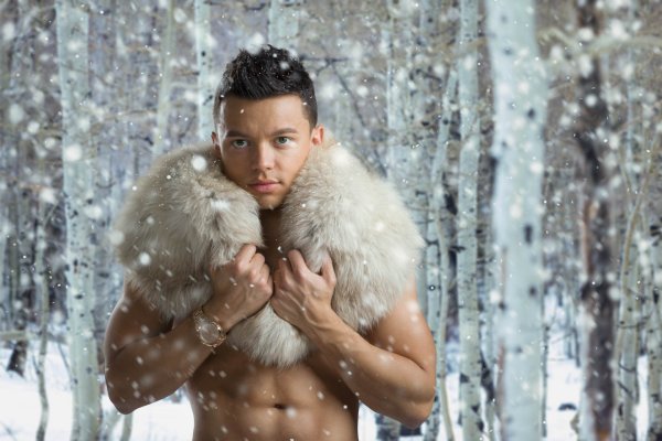 Мужчина красавец зима