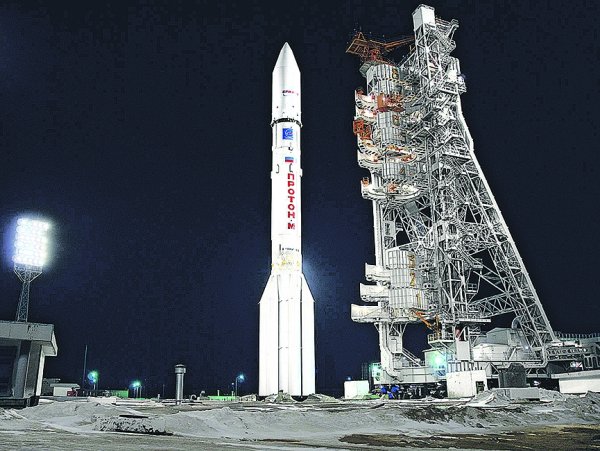 Ракета Протон в космосе