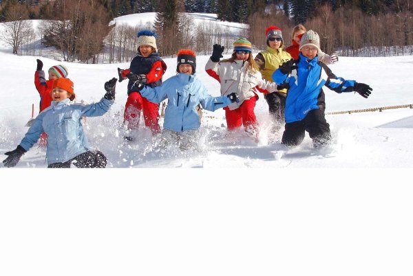 Зимние забавы детей на свежем воздухе