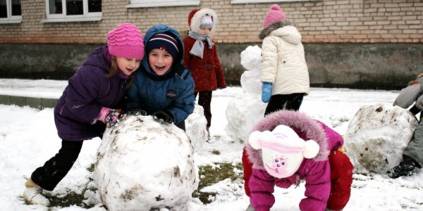 Снежные забавы для детей