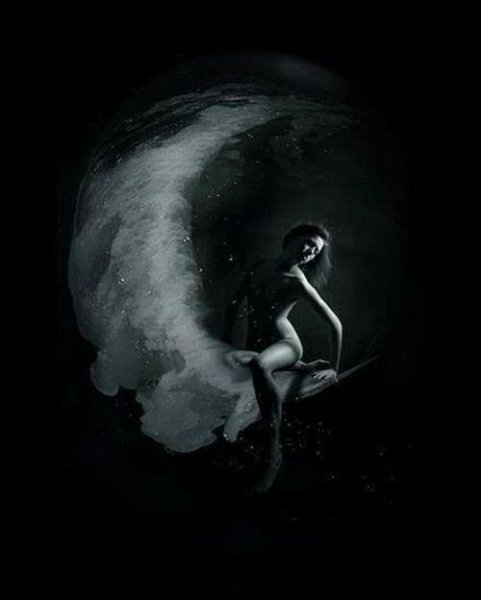 Девушка в лунном свете