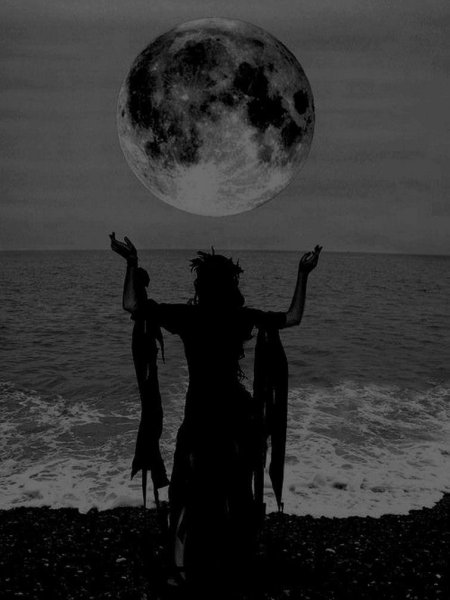 Полнолуние и ведьма