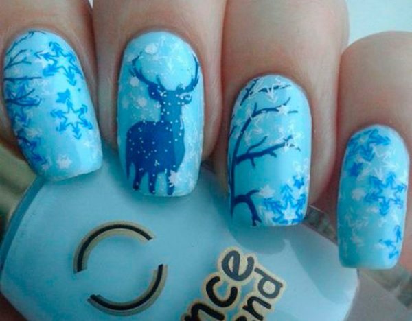 Новогодний маникюр голубой