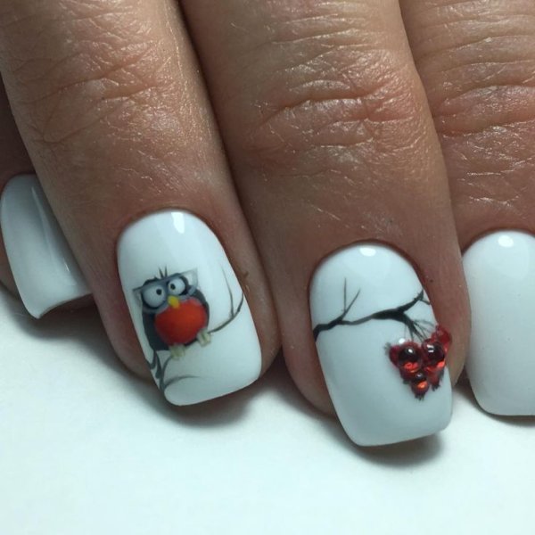 Маникюр со снеговичеом