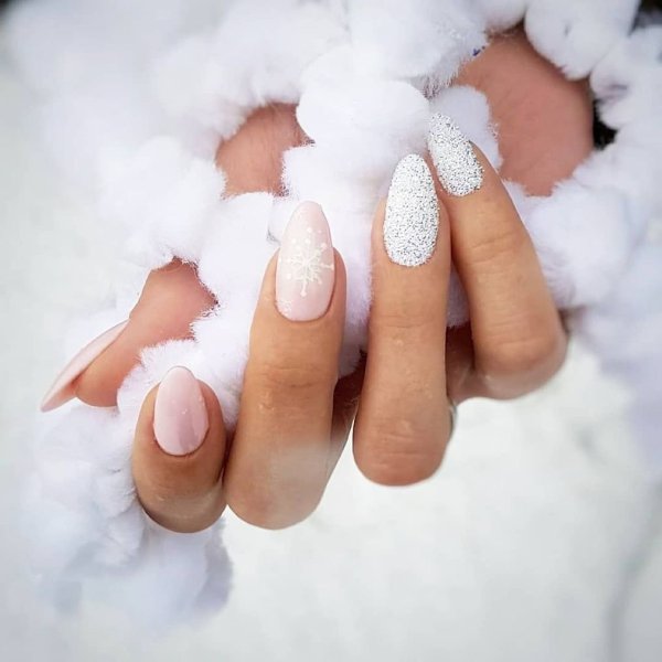 Зимний маникюр