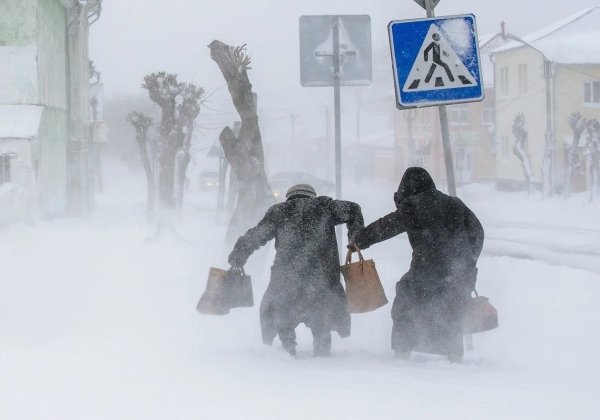 Сильный ветер и гололед