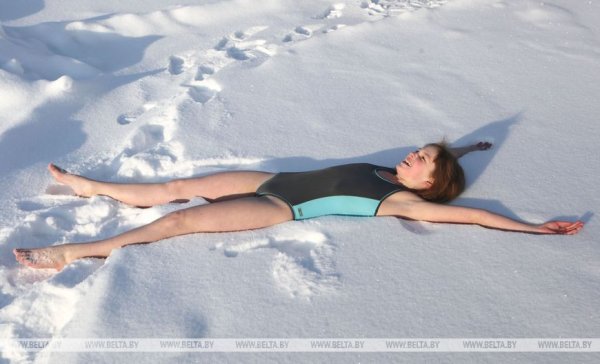 Загорать на снегу