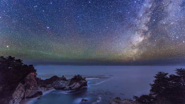 Звездное небо и море