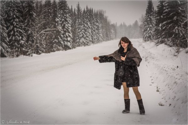 Девочки на трассе зимой