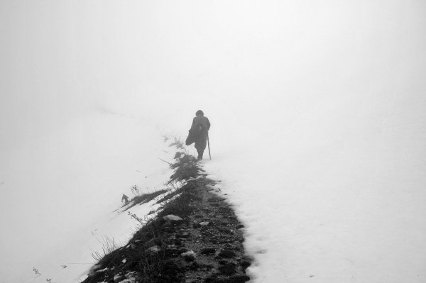 Человек уходит