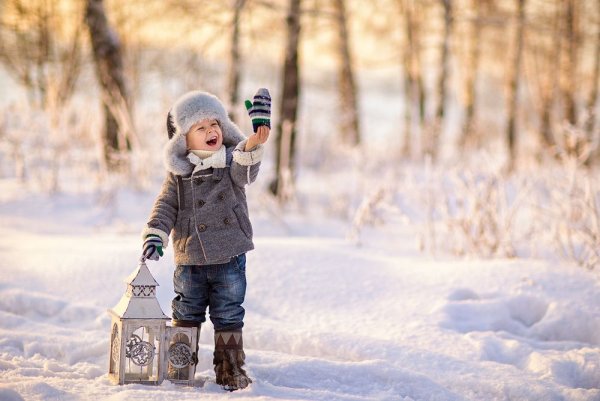 Дети на природе зимой